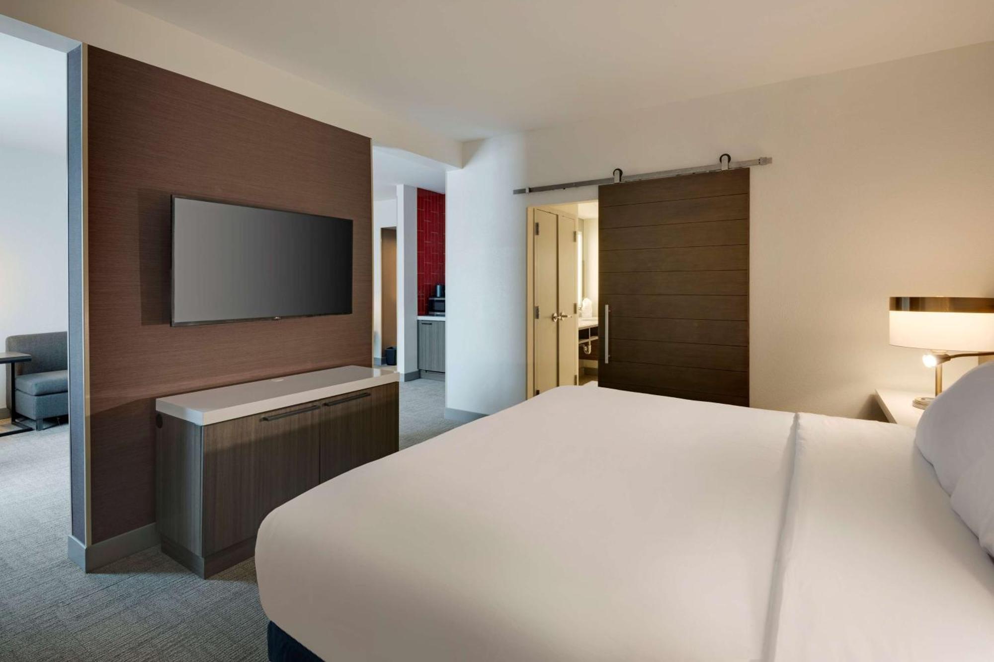 Hilton Garden Inn Haymarket Buitenkant foto