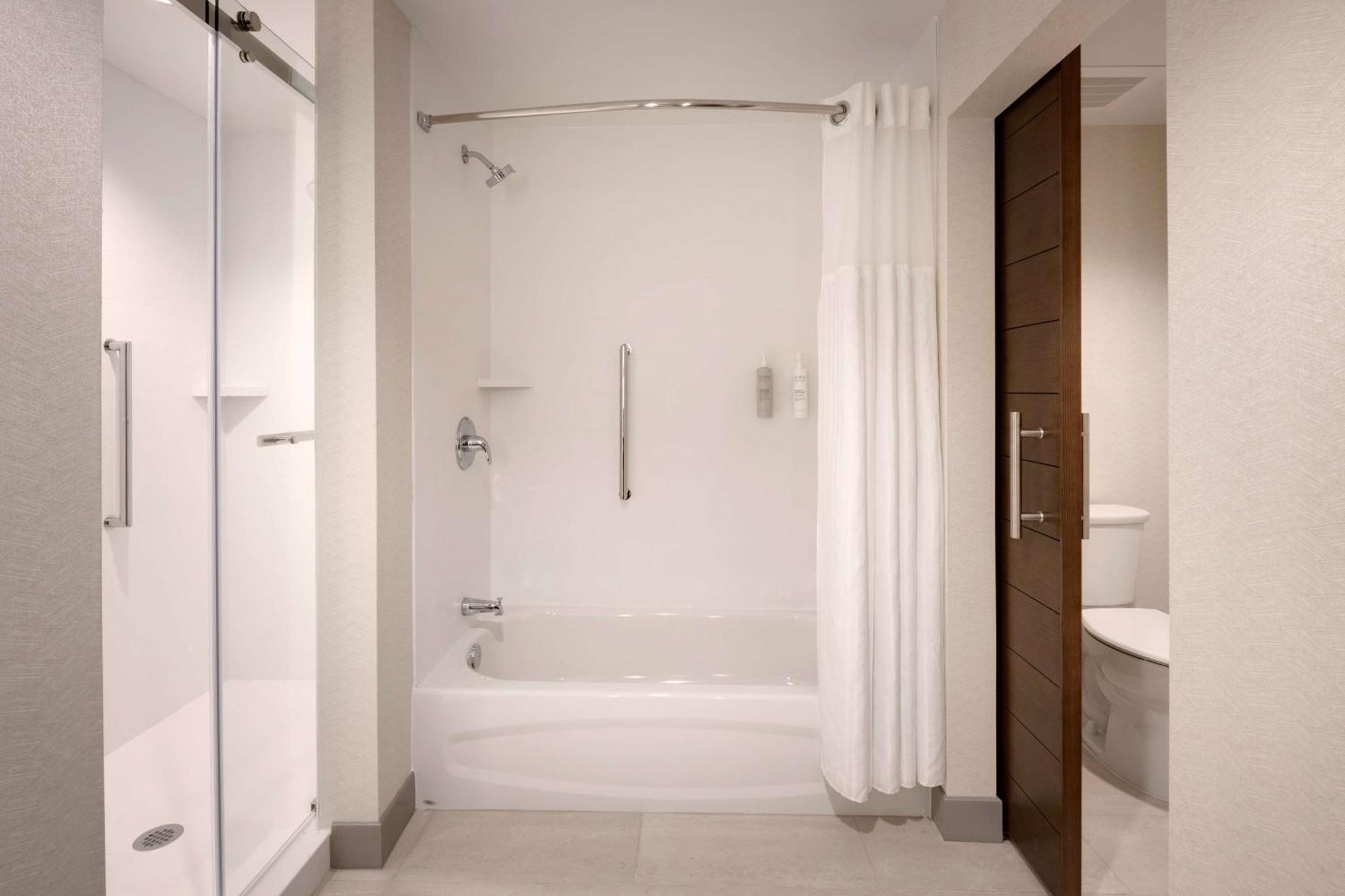 Hilton Garden Inn Haymarket Buitenkant foto